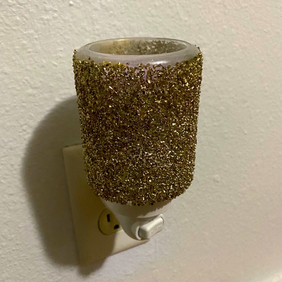 Scentsy wall plug in